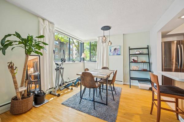 1912 Dupont AVE S #107 Minneapolis, MN 55403