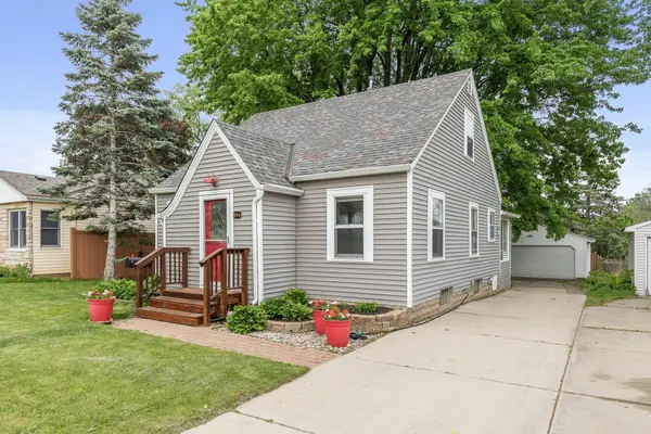914 17th AVE N, South Saint Paul, MN 55075