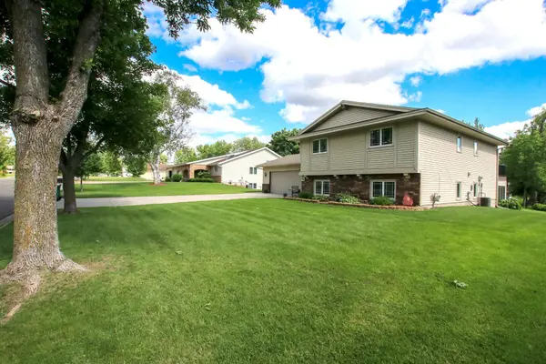 805 W 6th ST, Litchfield, MN 55355