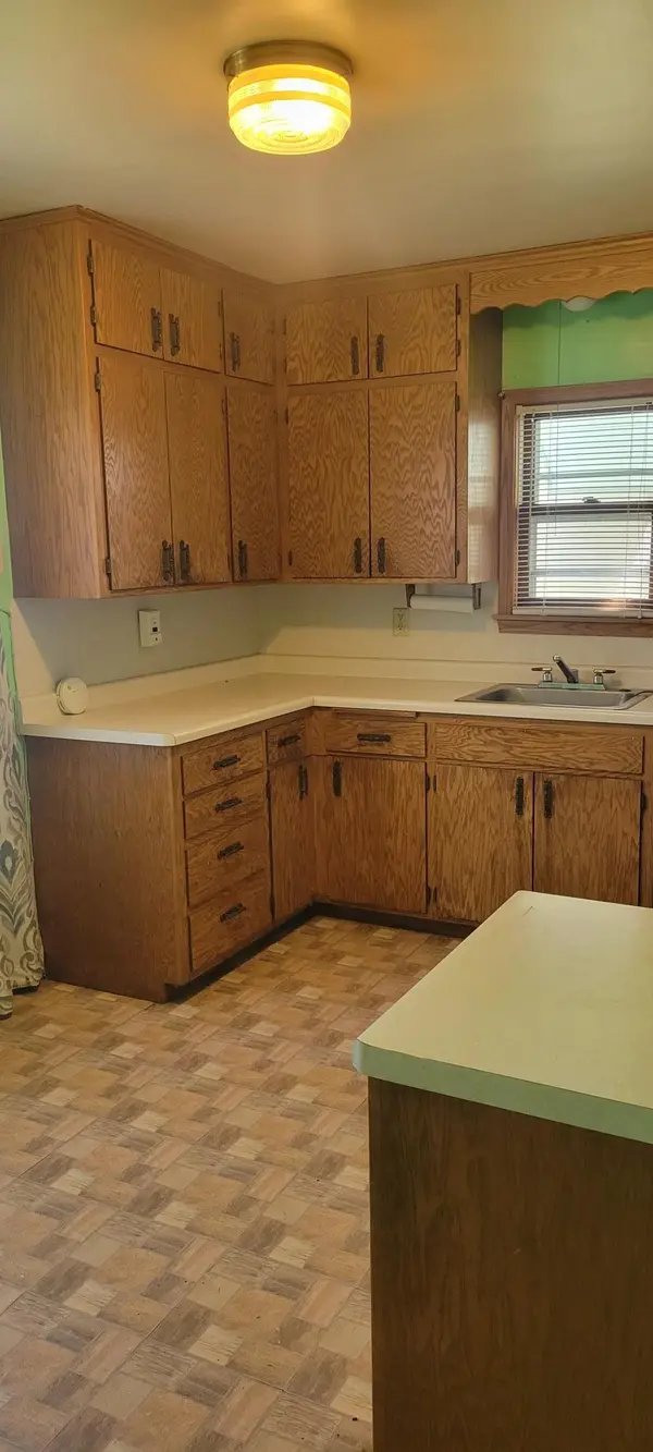 1072 Seminary AVE, Saint Paul, MN 55104