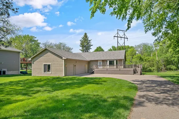 813 Cheri LN, Mendota Heights, MN 55120