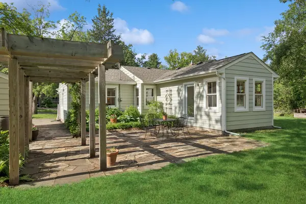 147 Juniper ST, Mahtomedi, MN 55115