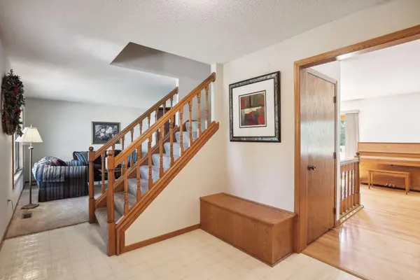 654 Hickory PL, Lino Lakes, MN 55014