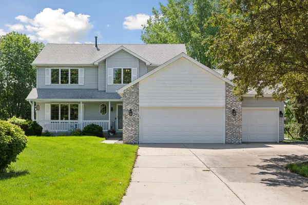 654 Hickory PL, Lino Lakes, MN 55014