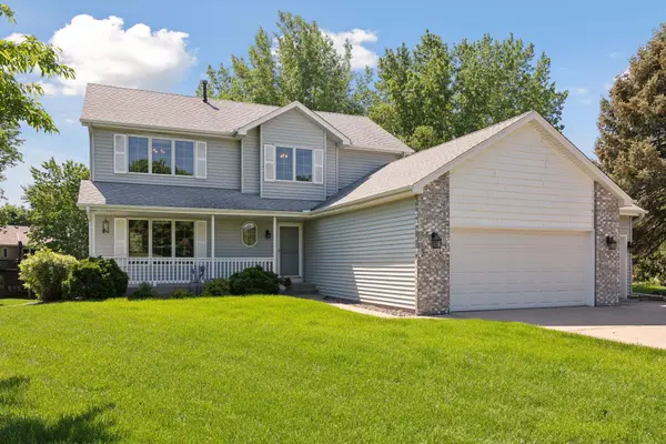 654 Hickory PL, Lino Lakes, MN 55014