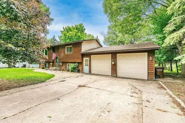 306 Robin AVE S, Maple Lake, MN 55358