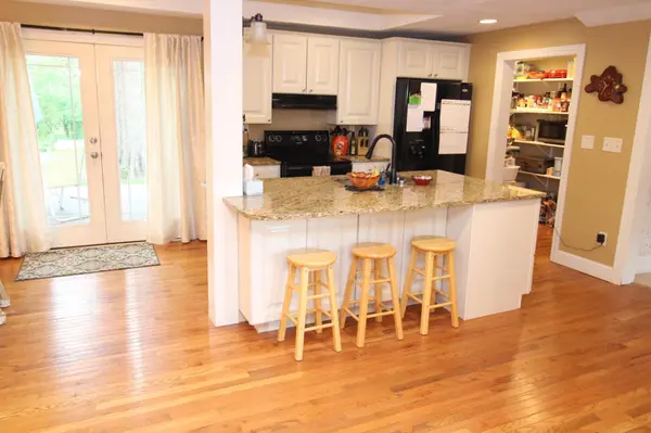 865 Ross RD, Hudson, WI 54016