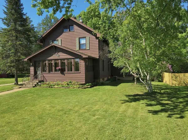 305 Lakeview BLVD, Coleraine, MN 55722