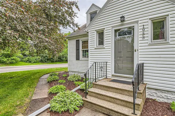 1933 Glenpaul AVE, Arden Hills, MN 55112