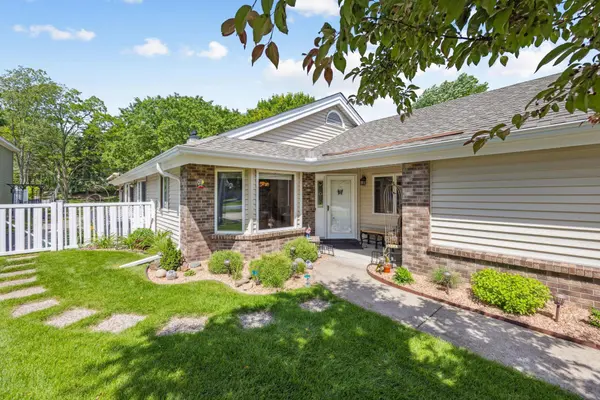 5725 Heather Ridge DR, Shoreview, MN 55126