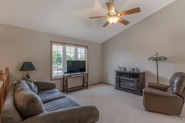 101 Torrey Pines DR, Mankato, MN 56001