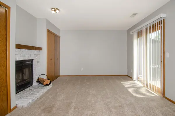 8717 Maplebrook Pkwy N, Brooklyn Park, MN 55445