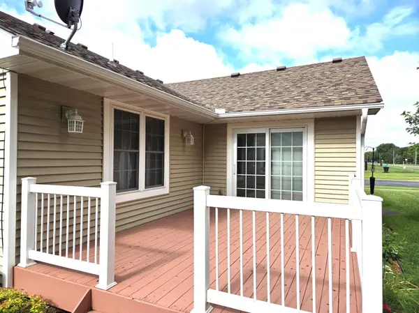 504 Oak Village CT, Belle Plaine, MN 56011
