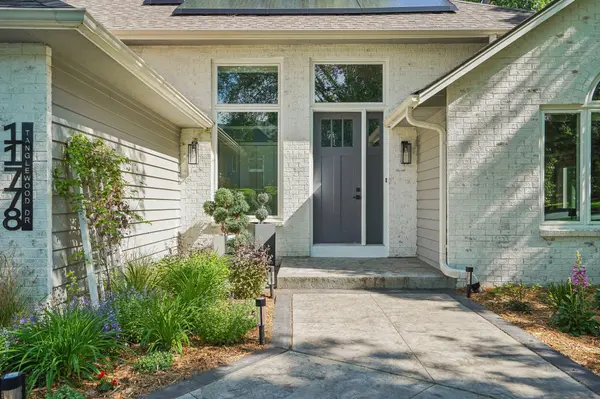 11778 Tanglewood DR, Eden Prairie, MN 55347