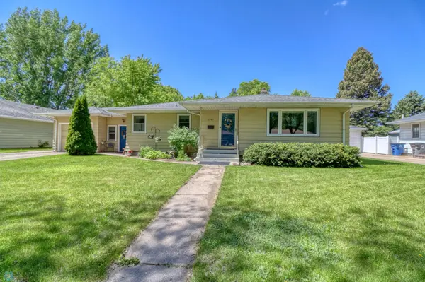 1907 6th ST S, Moorhead, MN 56560