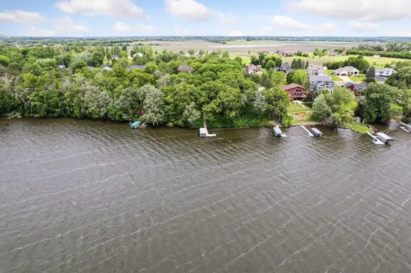 24306 E Cedar Lake DR, Cedar Lake Twp, MN 56071