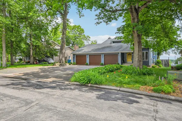 1407 Bay Point DR SE, Forest Lake, MN 55025