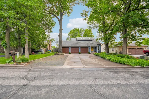 1407 Bay Point DR SE, Forest Lake, MN 55025