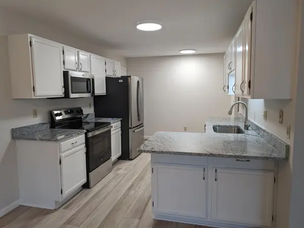 7754 Glenda CT, Apple Valley, MN 55124