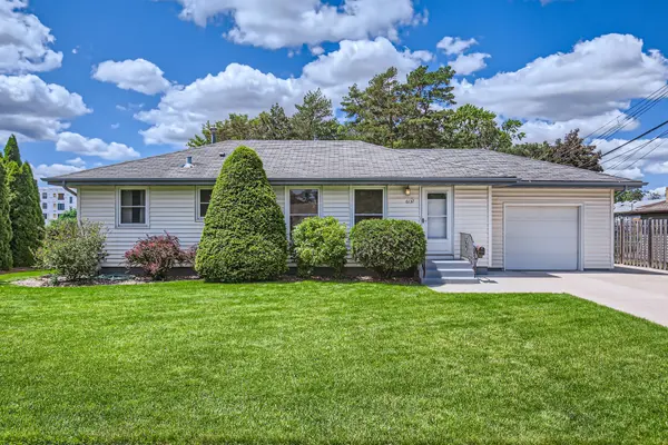 6137 Beard AVE N,  Brooklyn Center,  MN 55429