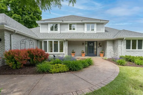 10992 Mount Curve RD, Eden Prairie, MN 55347