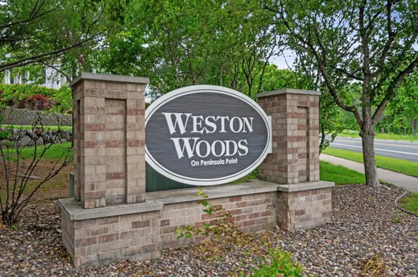 14335 Peninsula Point DR, Savage, MN 55378