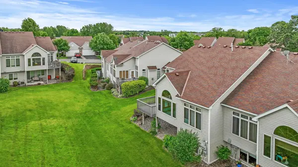 14335 Peninsula Point DR, Savage, MN 55378