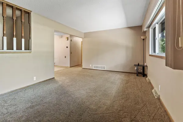 8977 Dunlap AVE, Lexington, MN 55014