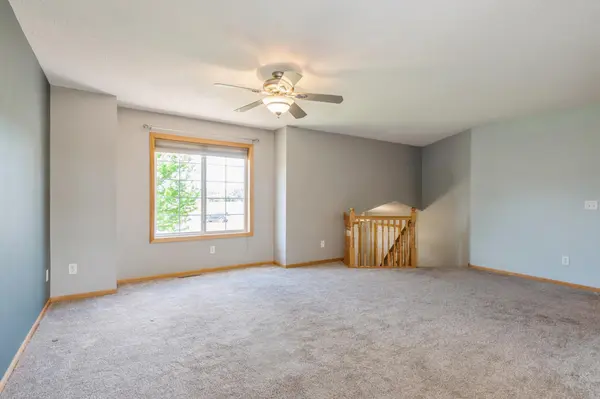 39077 Edgewater CT, North Branch, MN 55056