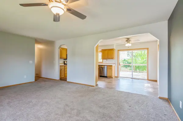 39077 Edgewater CT, North Branch, MN 55056