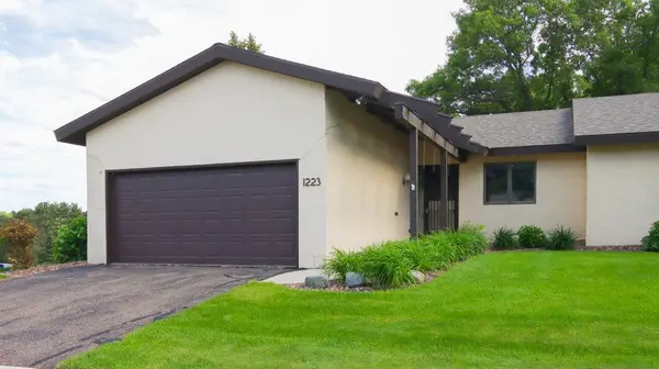 1223 Knollwood TRL, Altoona, WI 54720