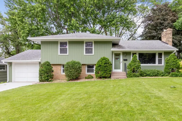 1321 Cherokee AVE, West Saint Paul, MN 55118