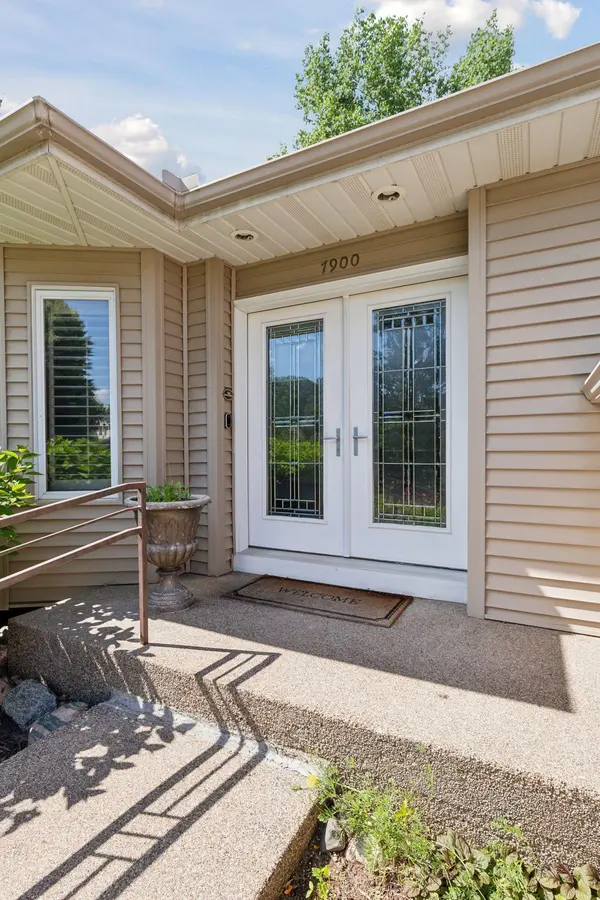 7900 W 84th ST, Bloomington, MN 55438