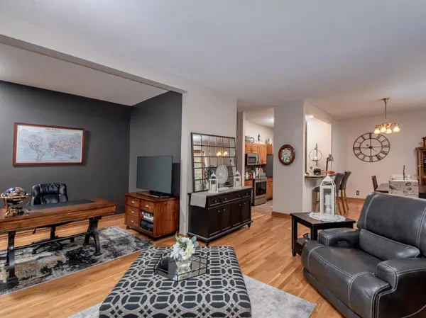 110 Saint Albans ST N #4, Saint Paul, MN 55104