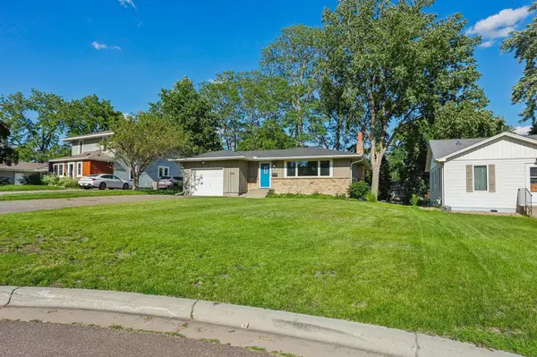 1304 Independence AVE N, Golden Valley, MN 55427