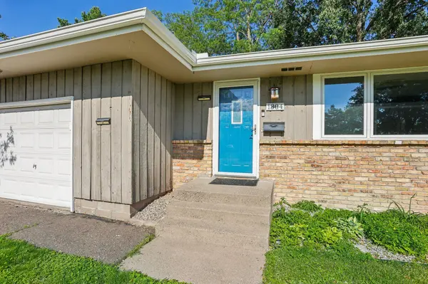 1304 Independence AVE N, Golden Valley, MN 55427