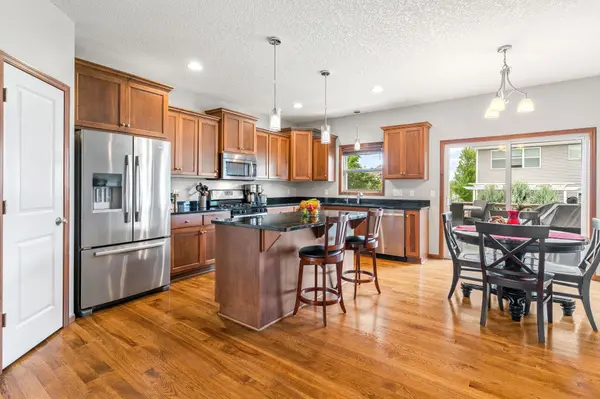 1522 Mills DR, Chanhassen, MN 55317