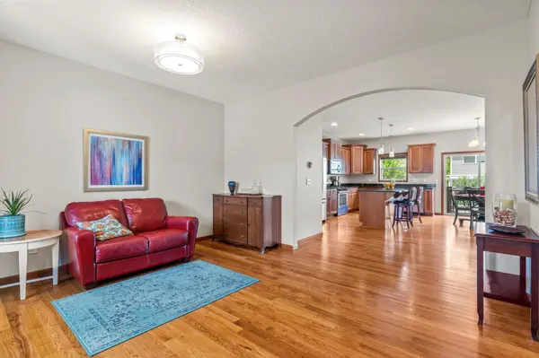 1522 Mills DR, Chanhassen, MN 55317