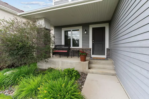 1522 Mills DR, Chanhassen, MN 55317