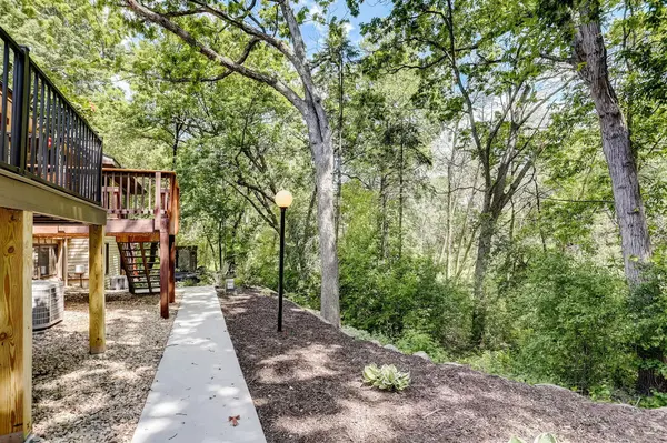288 River Woods LN, Burnsville, MN 55337