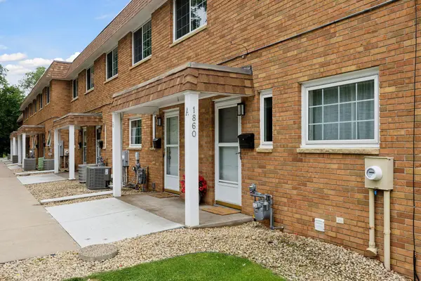 1860 McMenemy ST #A, Maplewood, MN 55117