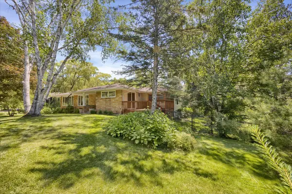 228 Oakview RD, West Saint Paul, MN 55118
