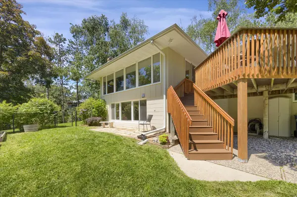 228 Oakview RD, West Saint Paul, MN 55118