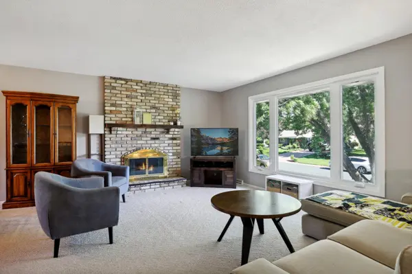 8125 Rhode Island CIR, Bloomington, MN 55438