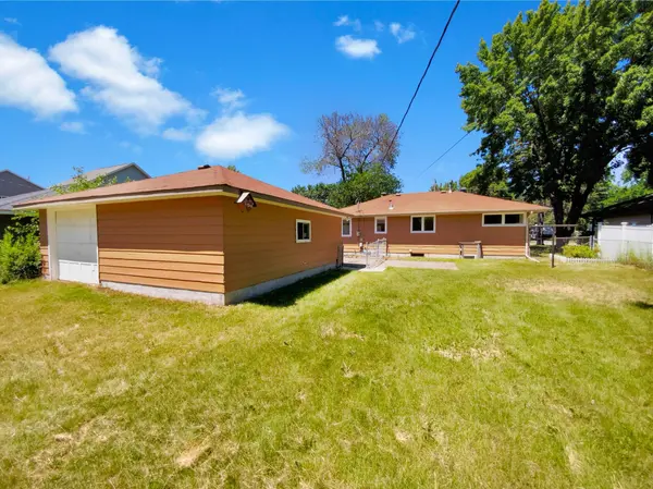 634 Grant ST, Anoka, MN 55303