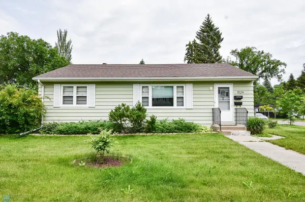 1524 5th ST S, Moorhead, MN 56560