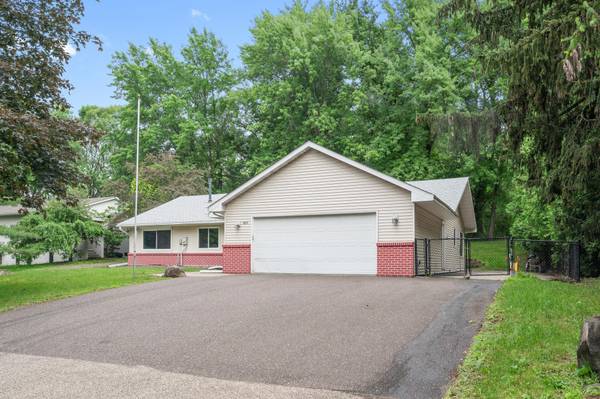 2170 Holloway AVE E, Maplewood, MN 55109