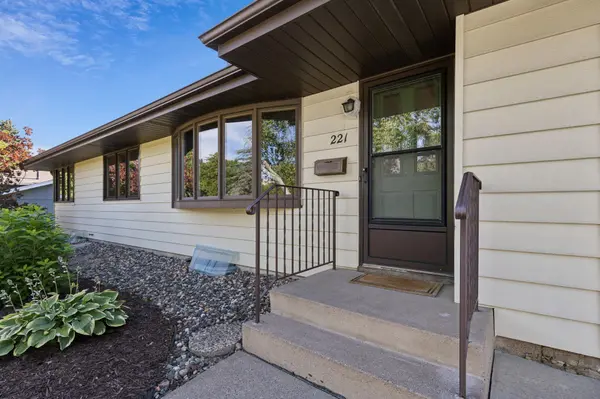221 17th AVE NW, New Brighton, MN 55112