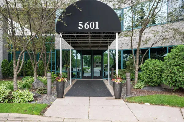 5601 Smetana DR #313, Minnetonka, MN 55343