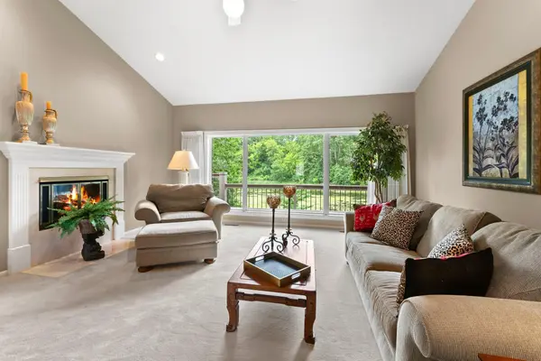 8728 Walton Pond CIR, Bloomington, MN 55438